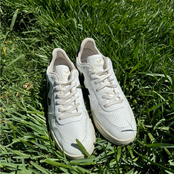 VEJA V-10 Sneakers as seen on Meghan Markle fits women 11.5  men size 10 unisex - Picture 12 of 16